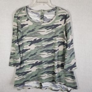 Coin 1804 Los Angeles Women’s Large‎ Green Camouflage Print Boho Casual Knit Top